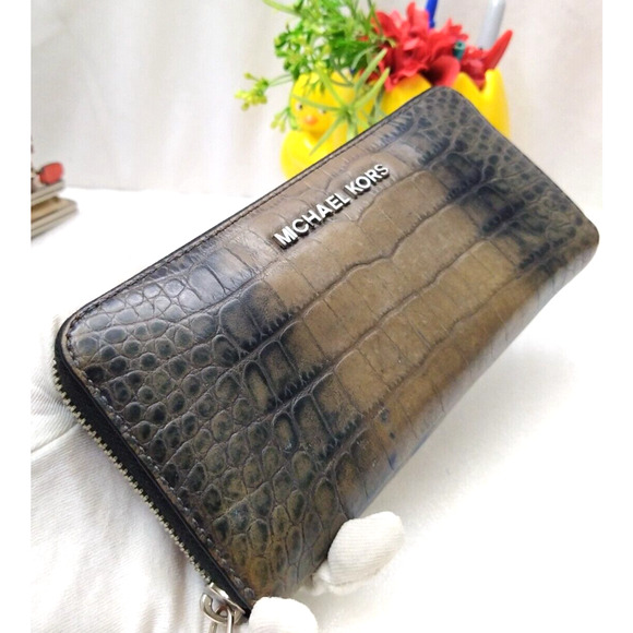 Michael Kors Brown Leather Crocodile Embossed Zip Around Credit Card Wallet - Picture 3 of 12